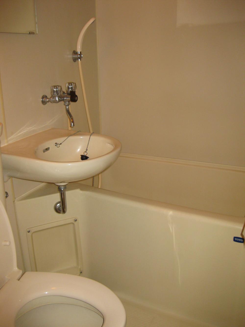 Bathroom. Indoor (11 May 2013) Shooting