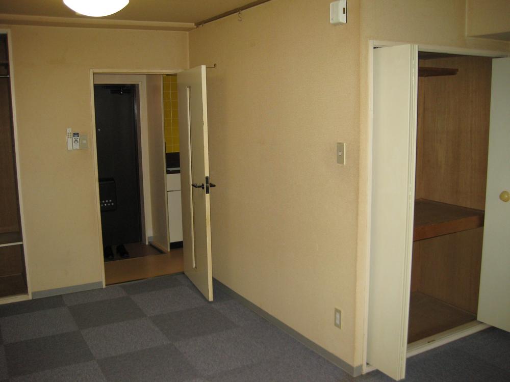 Non-living room. Indoor (11 May 2013) Shooting