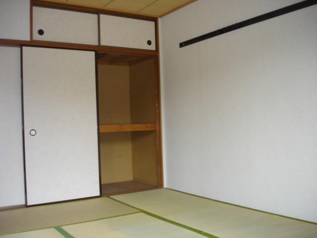 Other room space. Beautiful Japanese-style room and storage lot