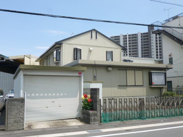 Local appearance photo. Sekisui Heim Construction 1997 built one-story offices building (Sekisui Heim construction of (photo back of the building of triangle roof) front side, About 40 sq m)