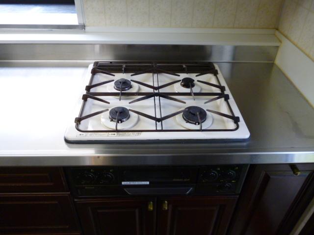 Kitchen. Convenient 4-neck gas stove for cooking