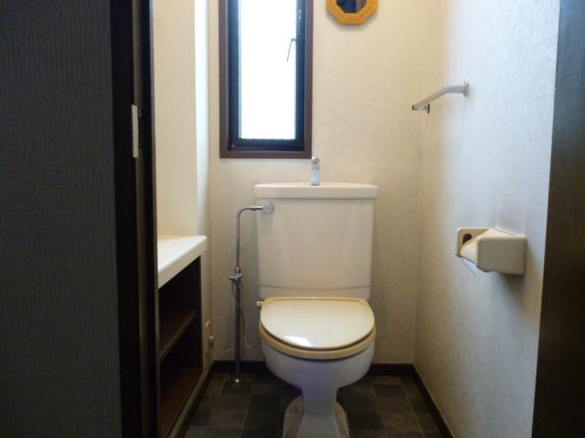 Toilet. Toilet with a bright and clean feeling there is a window