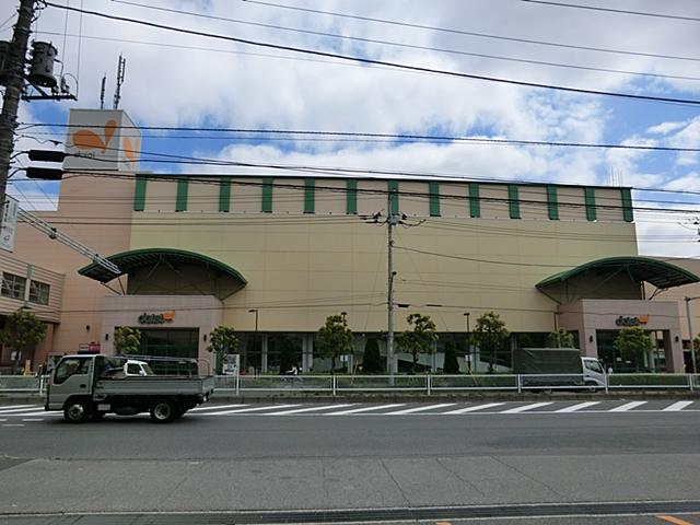 Shopping centre. Light on Minamigyotoku to Daiei store 900m