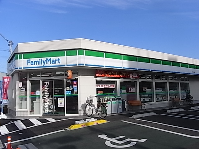 Convenience store. FamilyMart Ichikawa Kakemama store up (convenience store) 137m