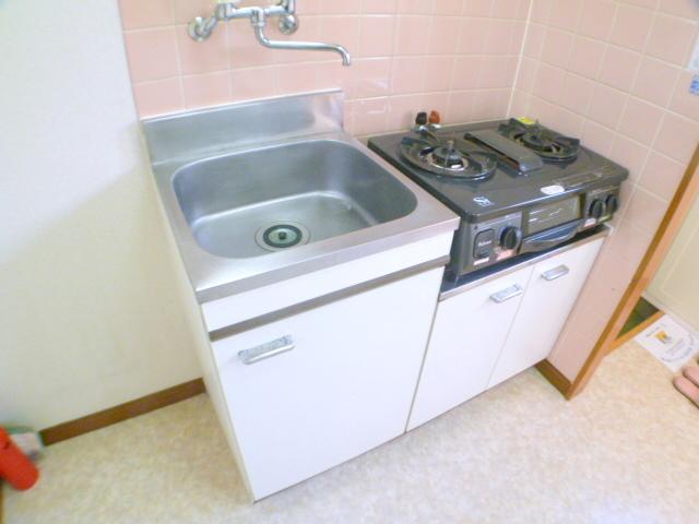 Kitchen. Two-burner gas stove can be installed