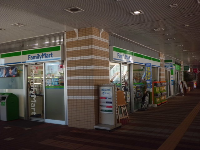 Convenience store. FamilyMart Ichikawa Station south exit shop until the (convenience store) 73m