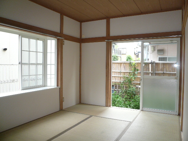 Other room space. Shoot the balcony direction from Japanese-style room