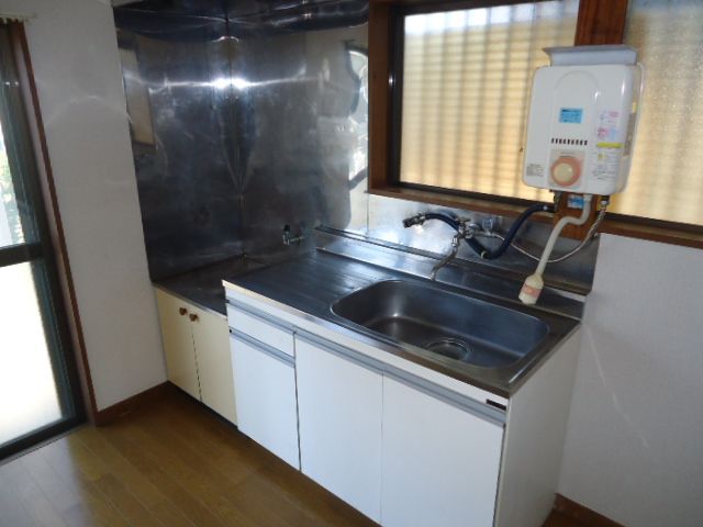 Kitchen. Gas stove can be installed