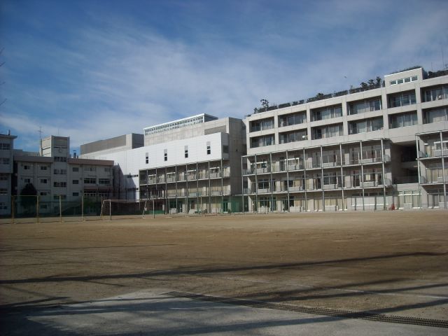 Junior high school. 1300m to municipal seventh junior high school (junior high school)