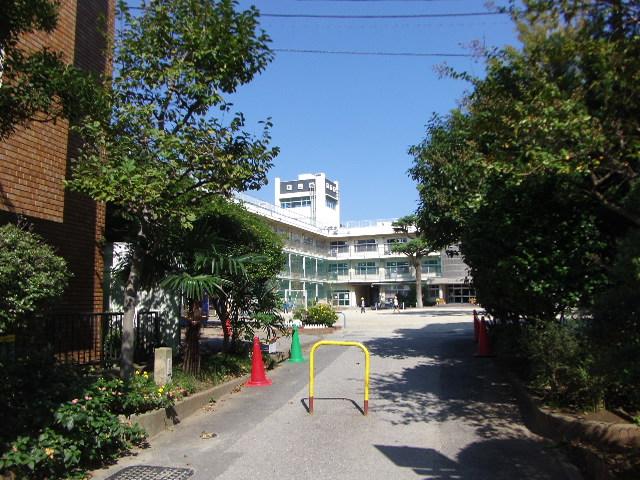 Primary school. 490m until Ichikawa Elementary School