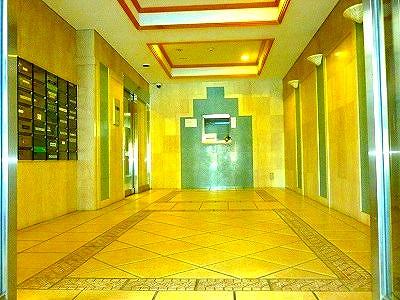 Entrance. Common areas