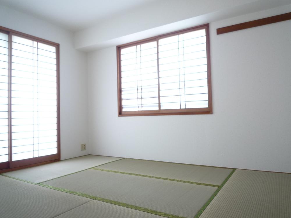 Non-living room.  ■ Living beside the Japanese-style room
