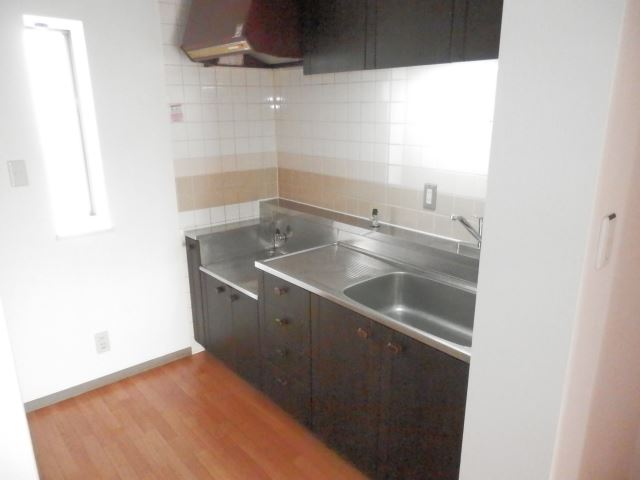 Kitchen. Gas stove can be installed. 