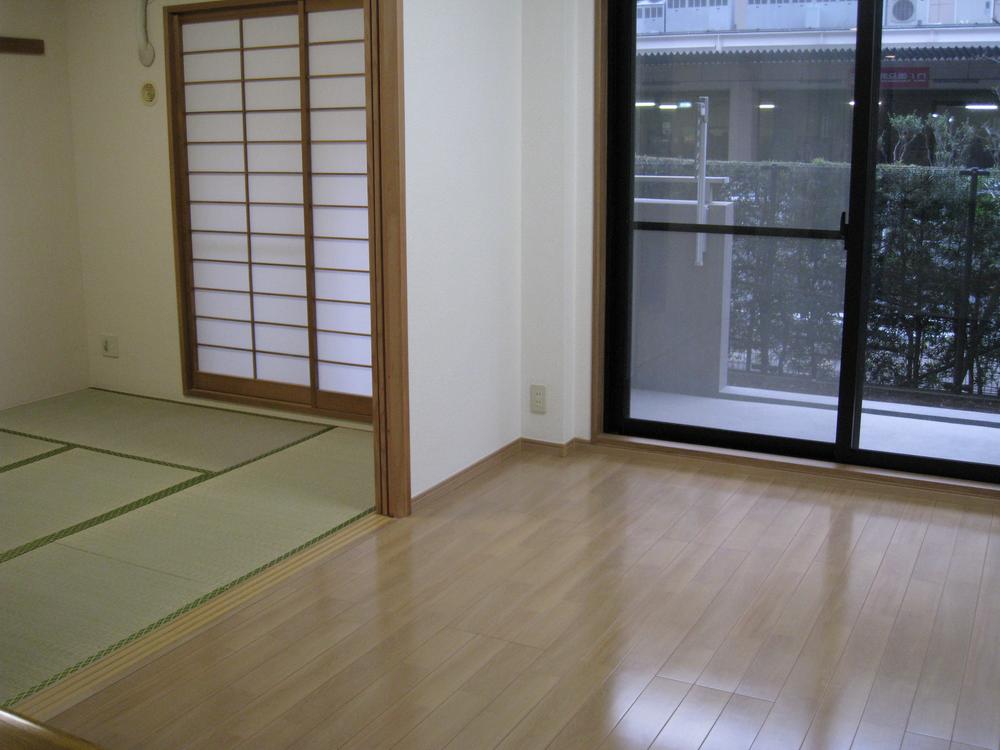 Living. Indoor (12 May 2013) Shooting Living next to the Japanese-style room is large aperture There is a feeling of opening