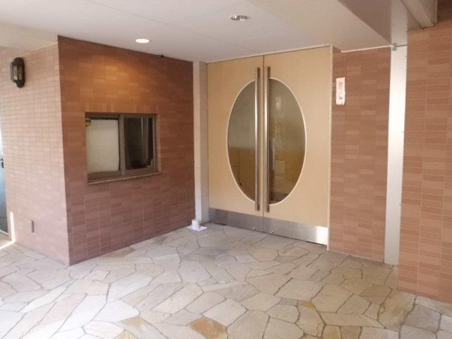 Entrance. Common areas