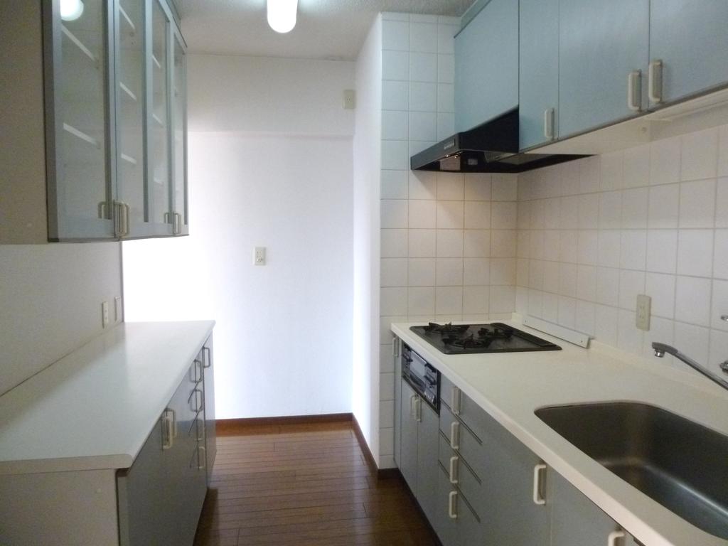 Kitchen. System kitchen plenty of storage With cupboard!