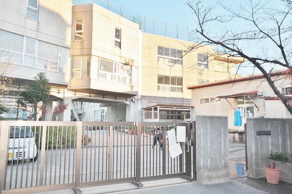 Primary school. 650m until Ichikawa Municipal Onidaka Elementary School