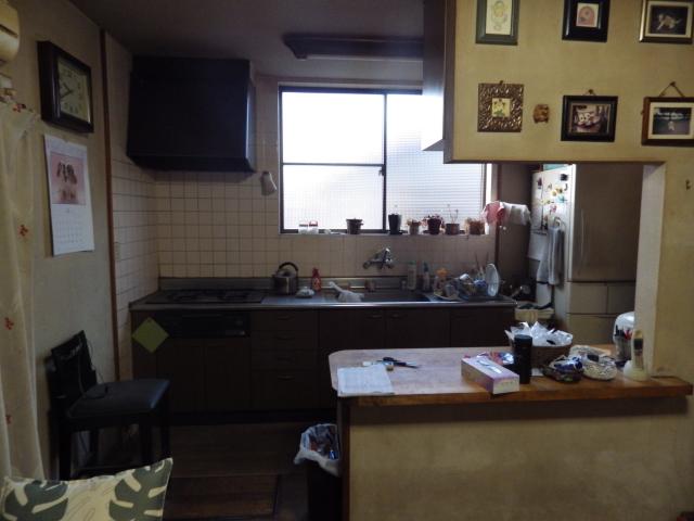 Kitchen. Local (11 May 2013) Shooting
