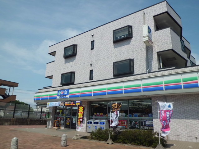 Convenience store. Three F Kita Kokubun until Station store (convenience store) 7m