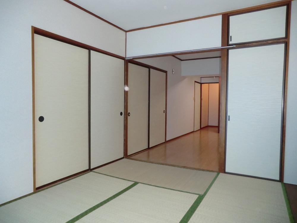 Non-living room. Dining side Japanese-style room (12 May 2013) Shooting