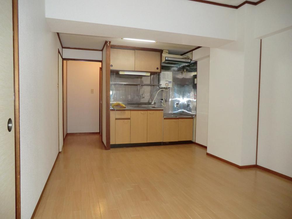 Living. Dining kitchen (12 May 2013) Shooting