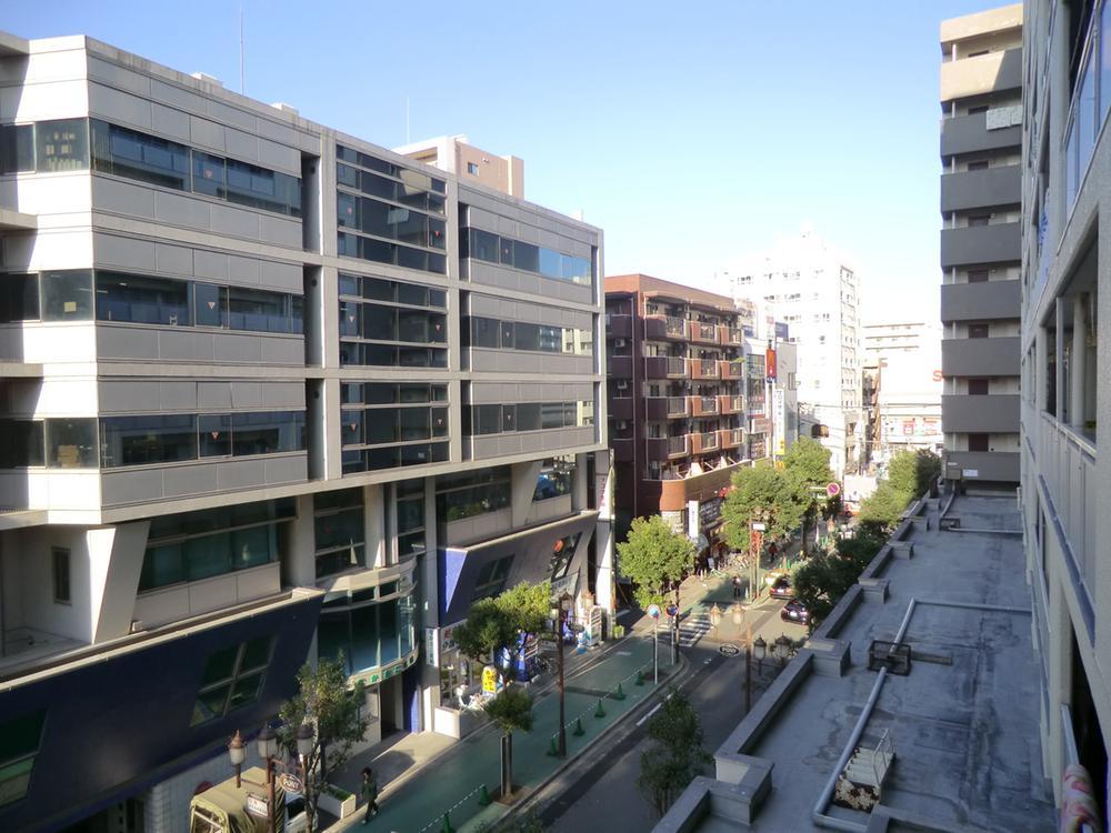 Other common areas. Landscape overlooking the front of the station from the north corridor