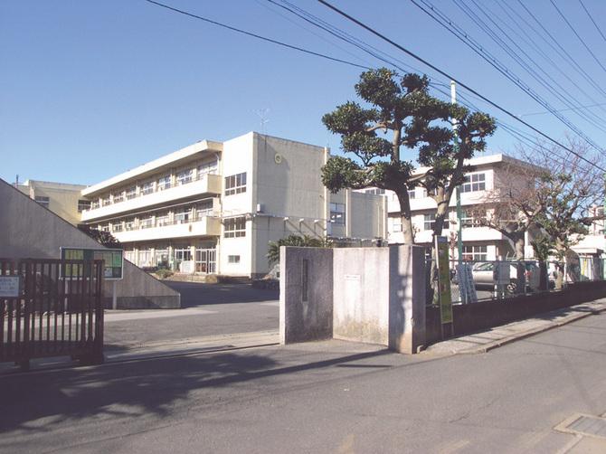 Junior high school. 190m to Ichikawa City third junior high school