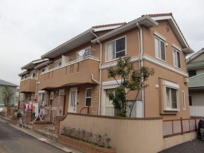 Building appearance. Terrace House of single car park free. Mitsui Home Construction.