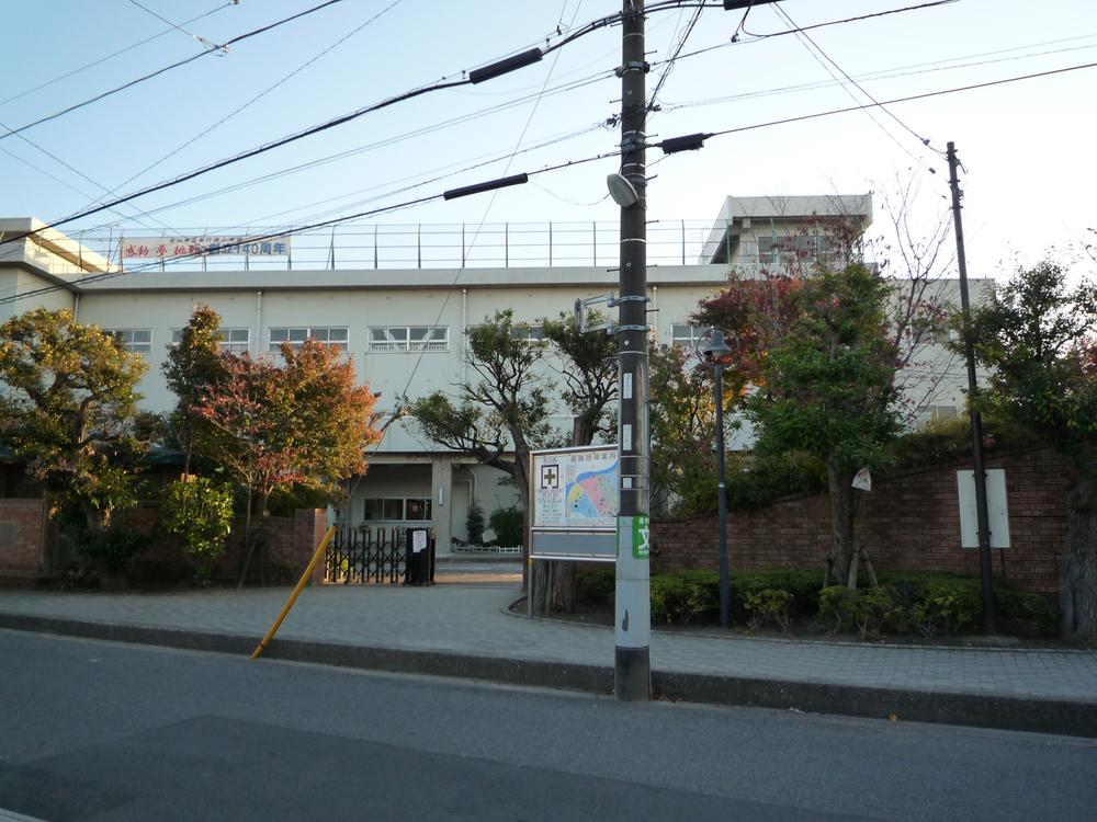 Primary school. 1030m to Ichikawa City Minamigyotoku Elementary School