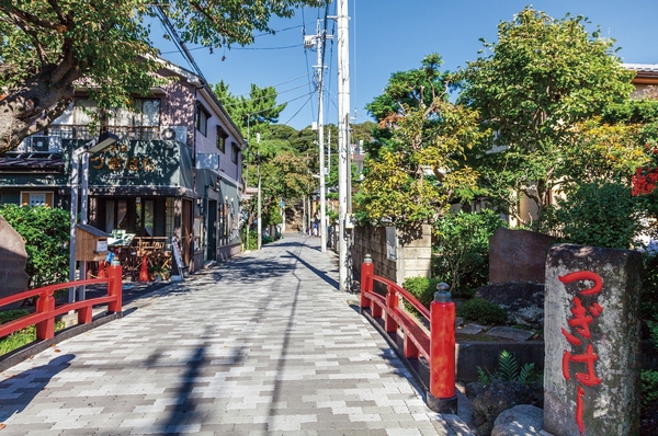 Manyo of the road (a 10-minute walk / About 790m) approach for about 1km from Daimon Street to mom Mt. Kobo temple
