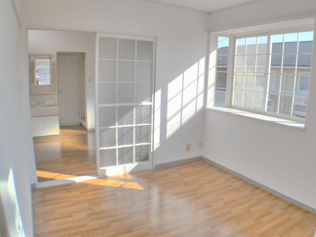 Living and room. Cute Western-style with a bay window. Bright is.