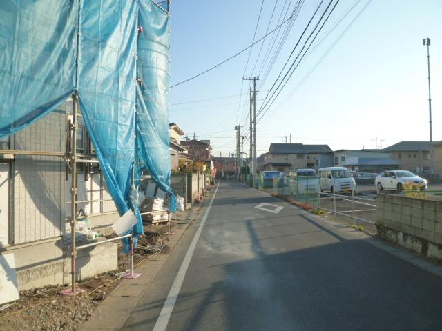 Local photos, including front road. Local (12 May 2013) Shooting