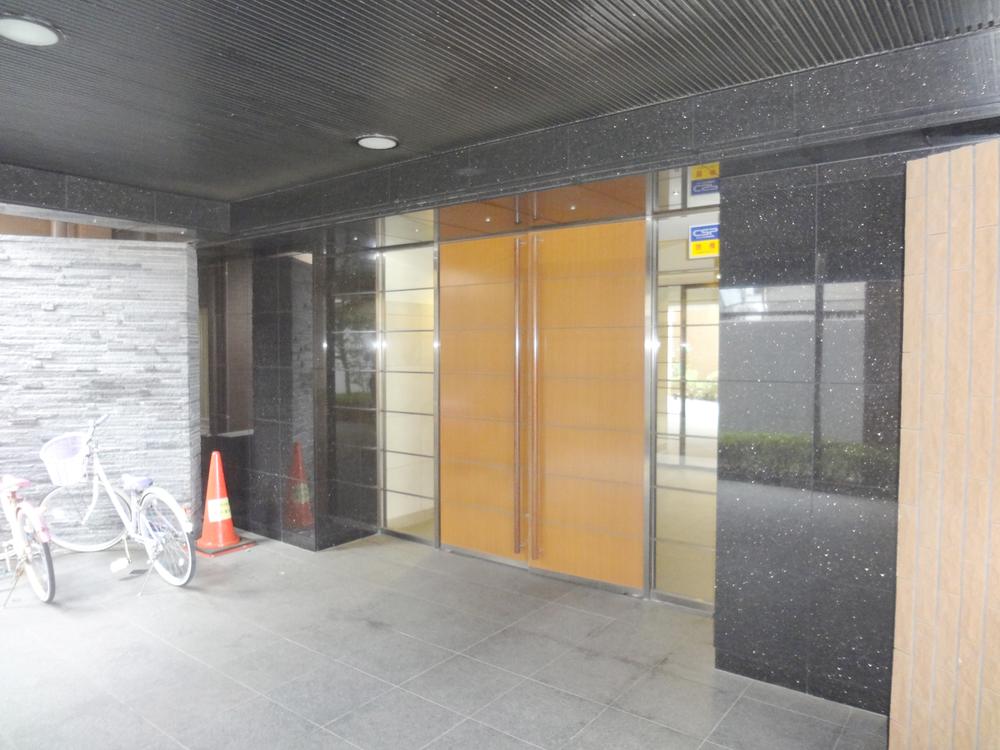 Entrance. Common areas