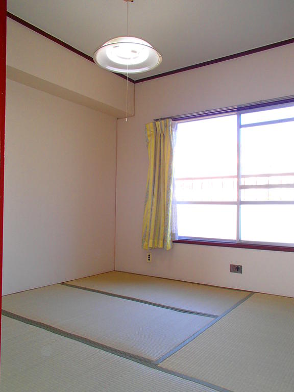 Living and room. Tatami mat Kawasumi room is beautiful! 