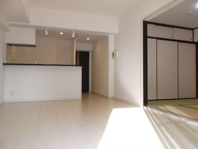 Living. Local (11 May 2013) Shooting