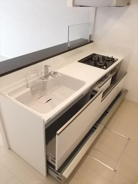 Kitchen. Local (11 May 2013) Shooting