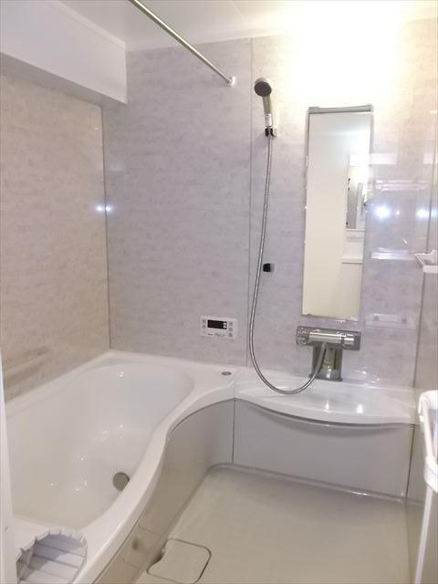 Bathroom. Local (11 May 2013) Shooting