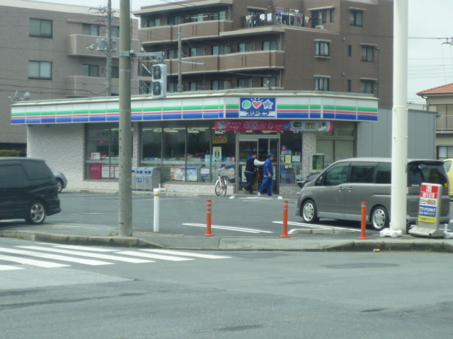 Convenience store. Three F 50m to Ichikawa Takaraten (convenience store)