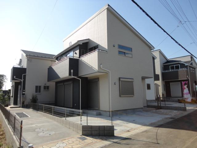 Local appearance photo. 4 Building