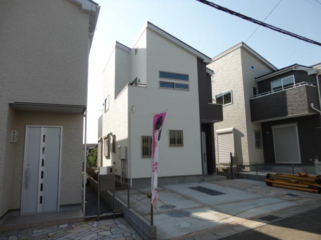 Local appearance photo. Building 3