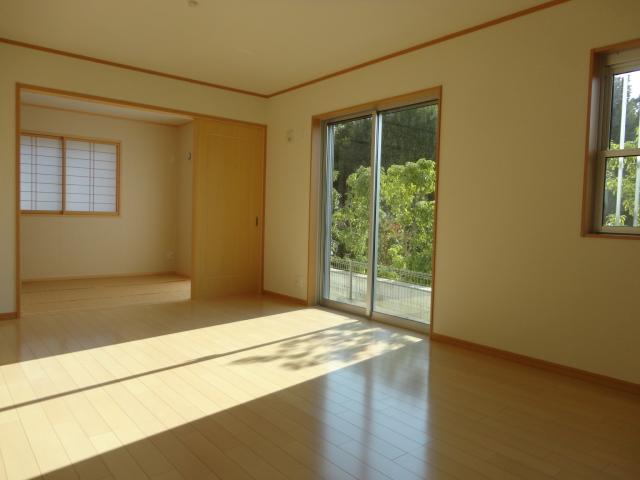 Living. 5 Building