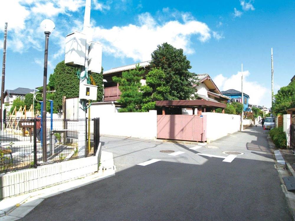Other local. Hachiman 6-chome of local streets. Quiet and living environment is very good! Educational institutions and kindergartens and elementary school are also well-equipped nearby child-rearing environment. 