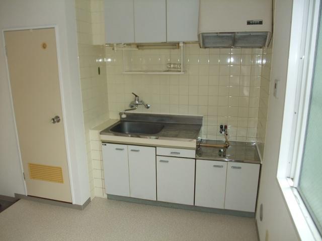 Kitchen. Kitchen will put a two-necked gas stove. DK spacious.