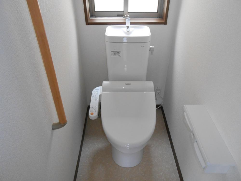 Toilet. Indoor (10 May 2013) Shooting