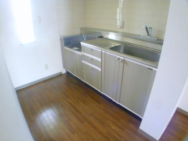 Kitchen. 2-neck is a gas stove can be installed.