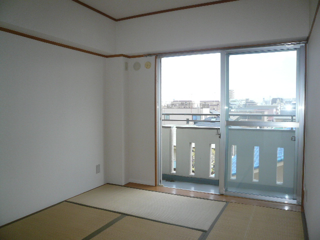 Other room space. East Japanese-style room: shoot the balcony direction from the indoor