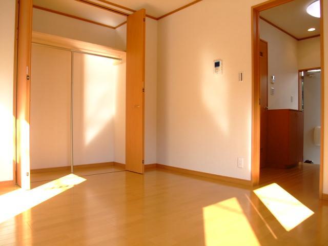 Living and room. It is a bright room.