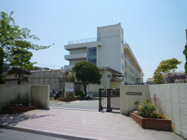 Junior high school. 1638m until Ichikawa Municipal Fukuei junior high school (junior high school)