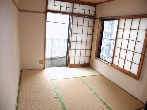 Living and room. Japanese-style room of Nagomi. Shoji with a two-sided lighting