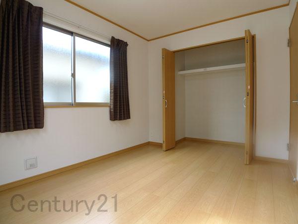 Non-living room. 1 Building
